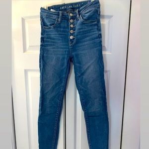 AEO Light wash, high waisted, button up jeans